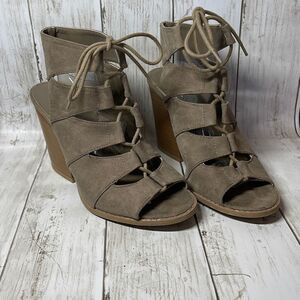 Qupid Women’s Suede Peep Toe Gilly Tie Block Heel